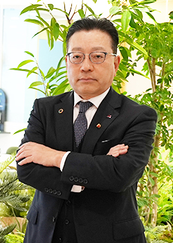 中村栄輔