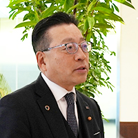 中村栄輔